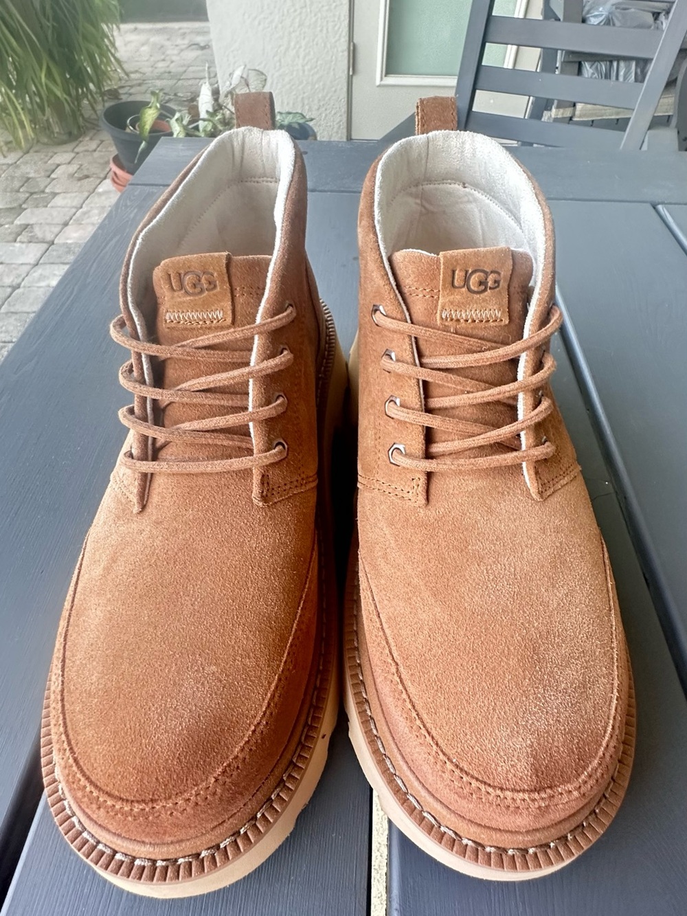 UGG Men's The Lug Chukka boots  Sz 11